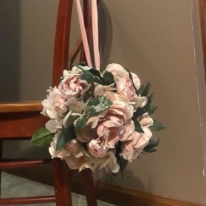 Elegant Pomander Kissing Ball